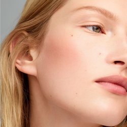 Arccsont (arcpír) tetoválás