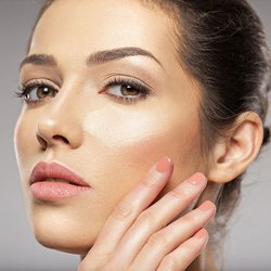 A szem alatti karikák tetoválása