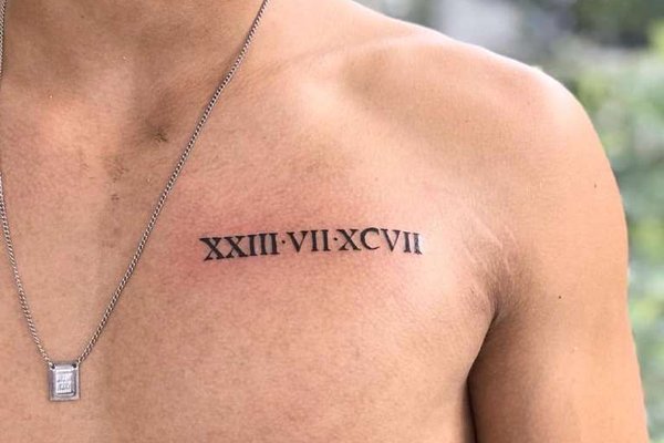 férfi mellkas és borda tetoválások