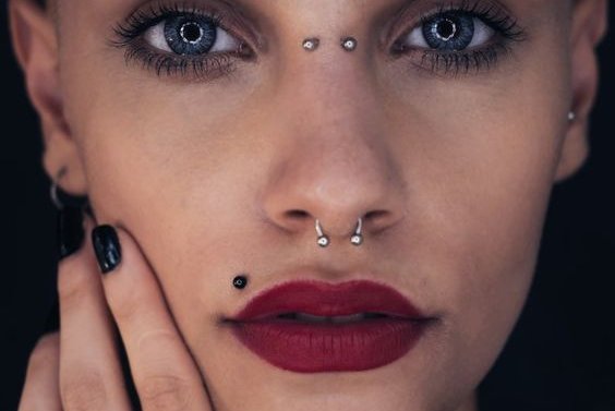 bridge piercing ellenjavallatain