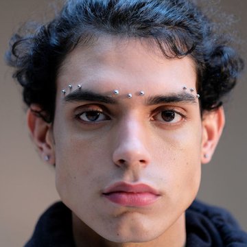 szemöldök piercing kezelés