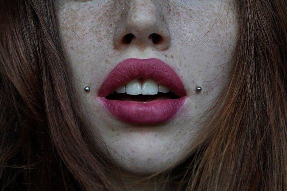 felső ajak piercing