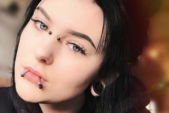 bridge piercing ellenjavallatain