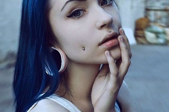 cheek piercing kezelés