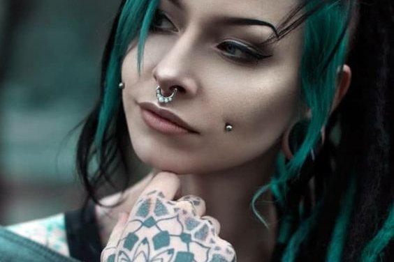 cheek piercing kezelés
