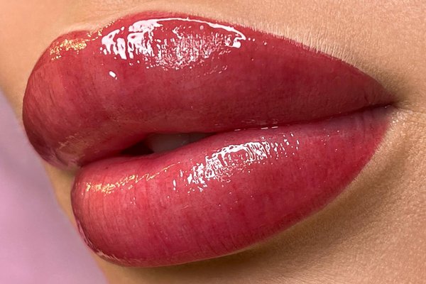 Training for Permanent Makeup in Debrecen