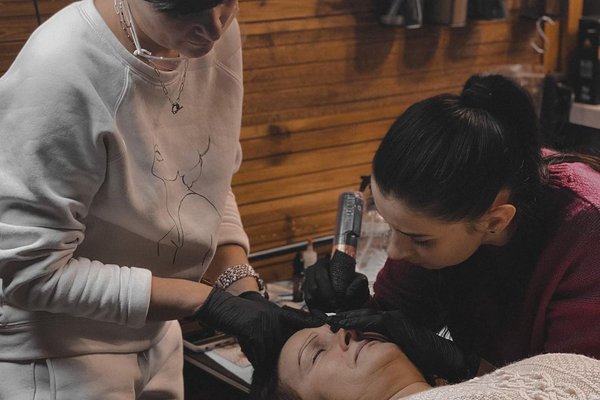 Permanent makeup training in Budapest