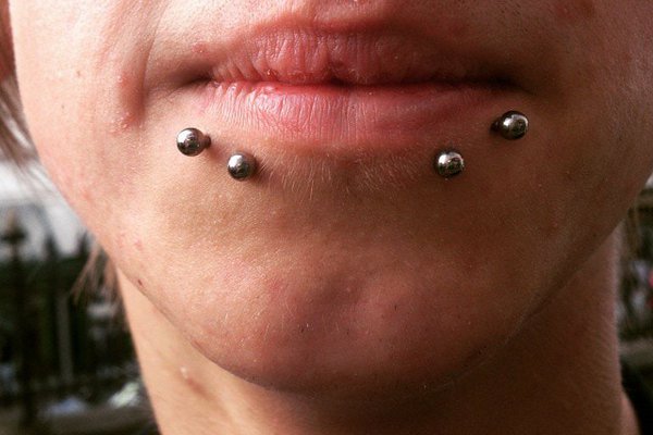 felső ajak piercing
