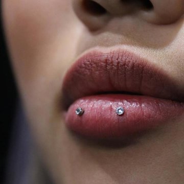 felső ajak piercing