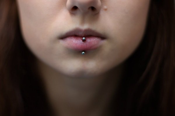 felső ajak piercing