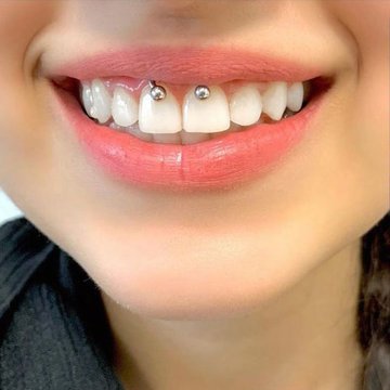 mosoly piercing